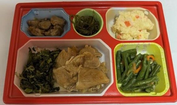 豚肉の生姜焼き、インゲン豆の煮びたし 等の画像