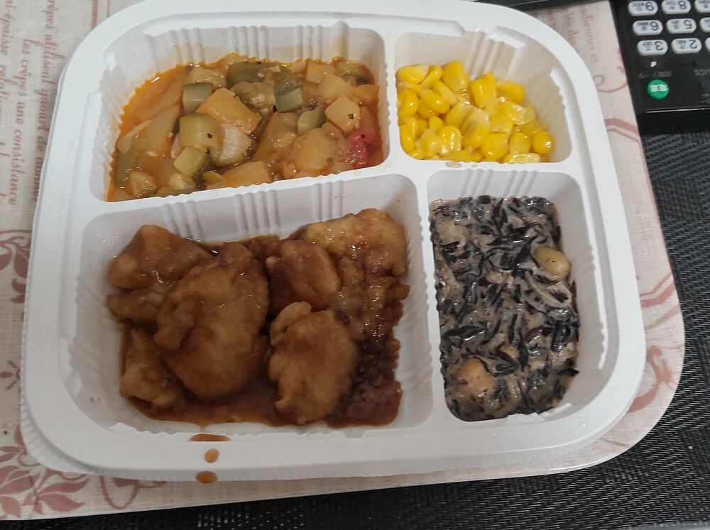 鶏の照焼、バターコーン 等の画像