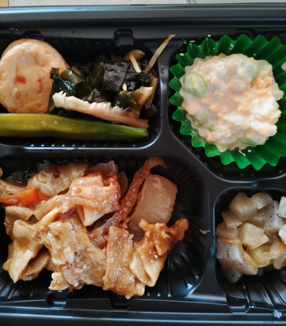 白菜と豚肉の煮物、がんもどきの煮物 等の画像