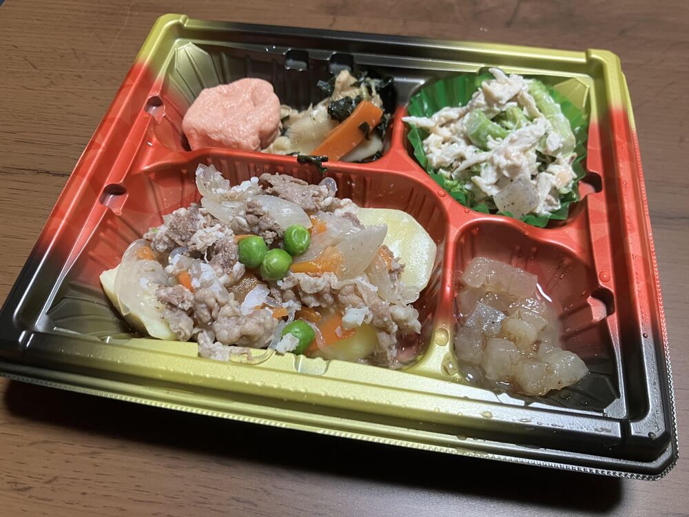 肉じゃが、ほうれん草とがんも煮物 等の画像