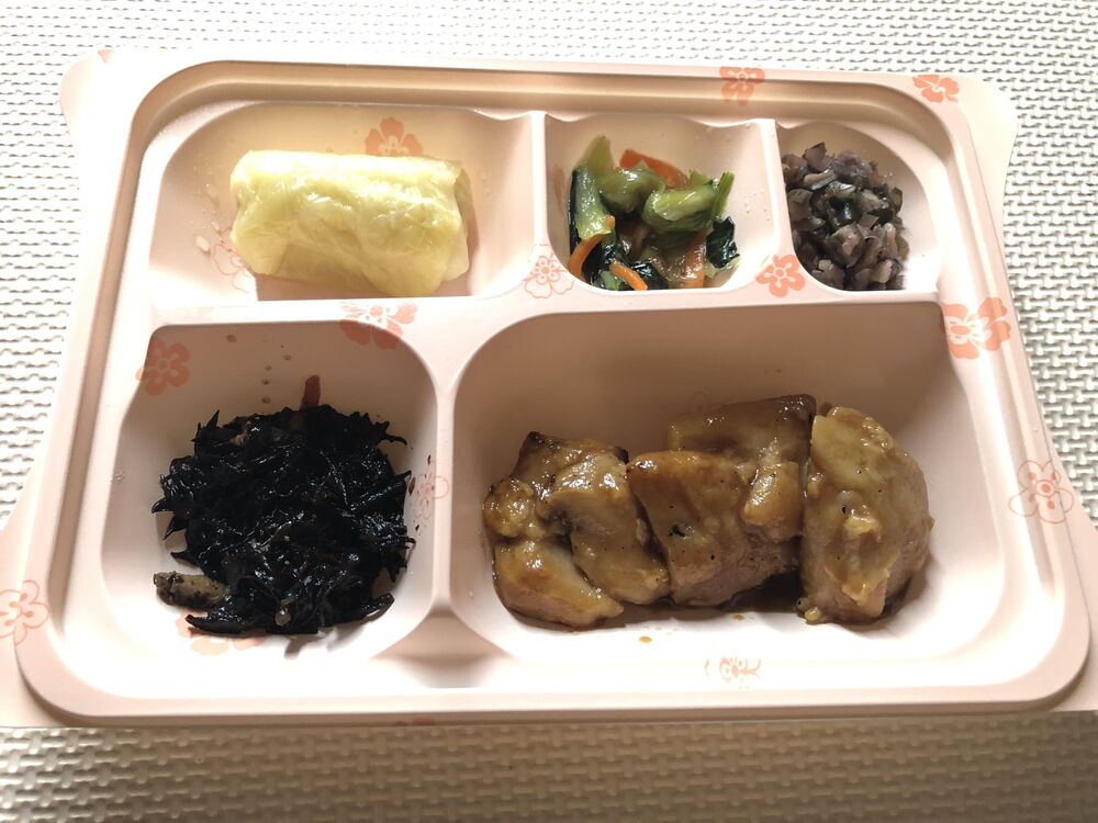 炭火焼き鳥、ひじき煮 等の画像
