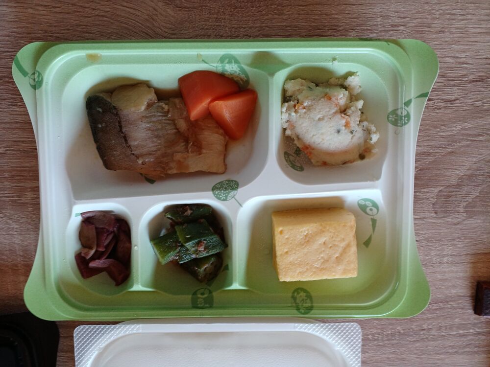 スケソウダラ煮付け、納豆入りしっとり卯の花 等の画像
