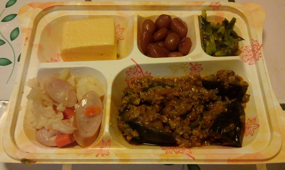 茄子と大豆ミートのカレー風味、カリフラワーとウインナーの煮物 等の画像