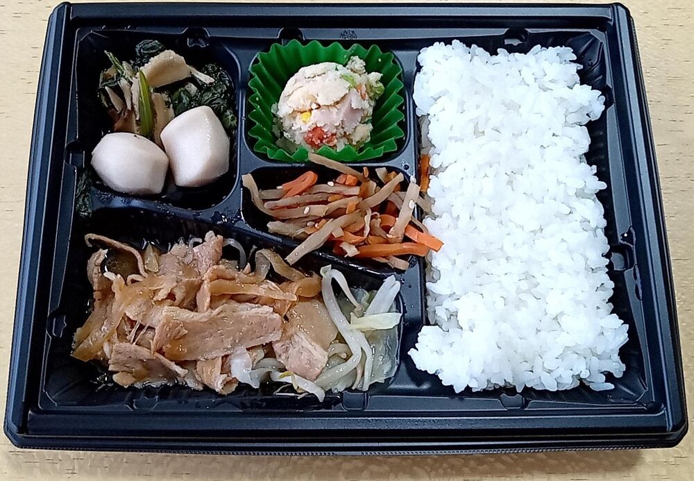 白米 、炒め物（豚肉、玉ねぎ）  等の画像