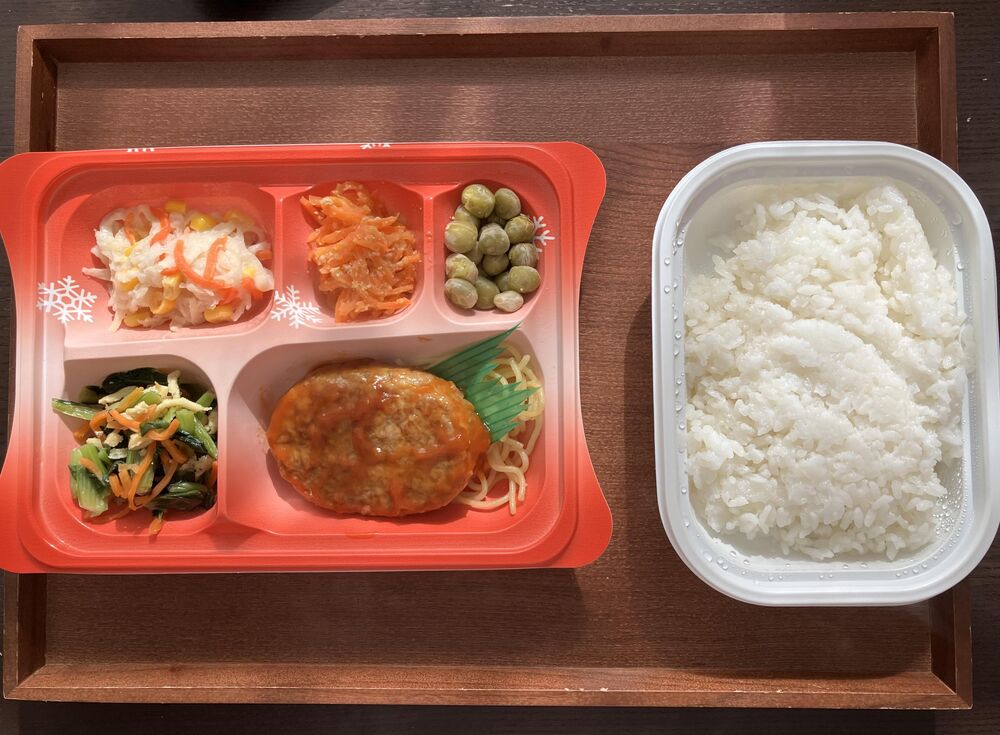 トマトソースハンバーグ、スパゲティ 等の画像