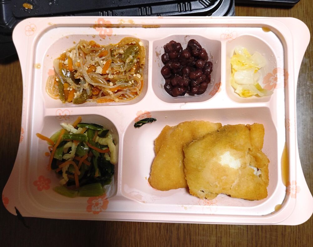 黄金カレイ唐揚げ、小松菜の和え物 等の画像