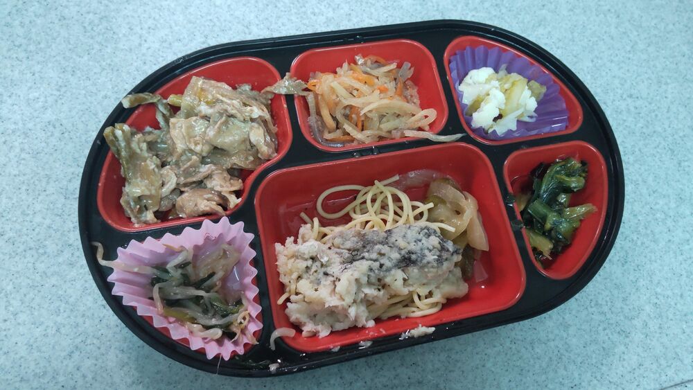 メルルーサのムニエル、豚肉とにんにくの芽の炒め物 等の画像