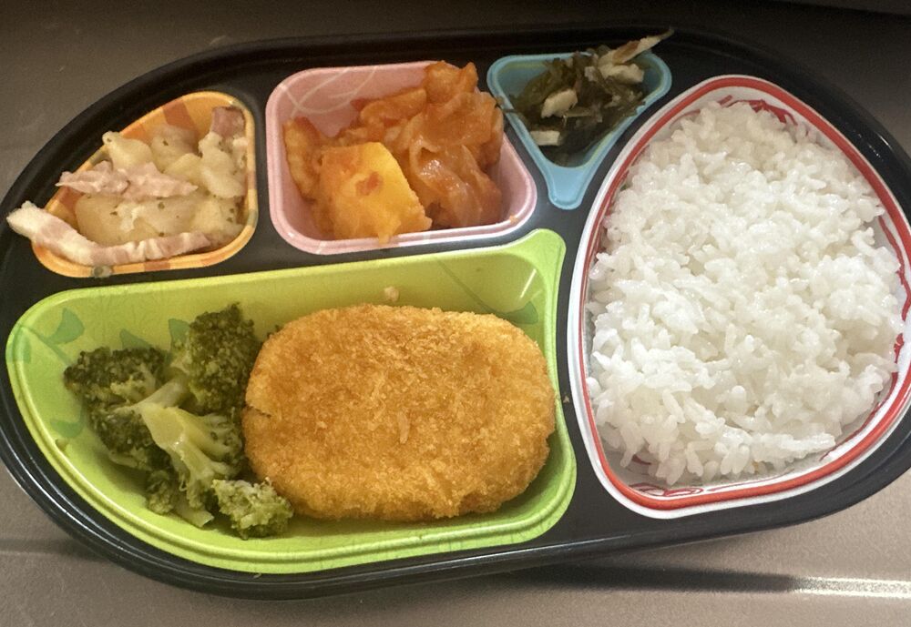 コロッケ、さつま芋のトマトソース煮 等の画像