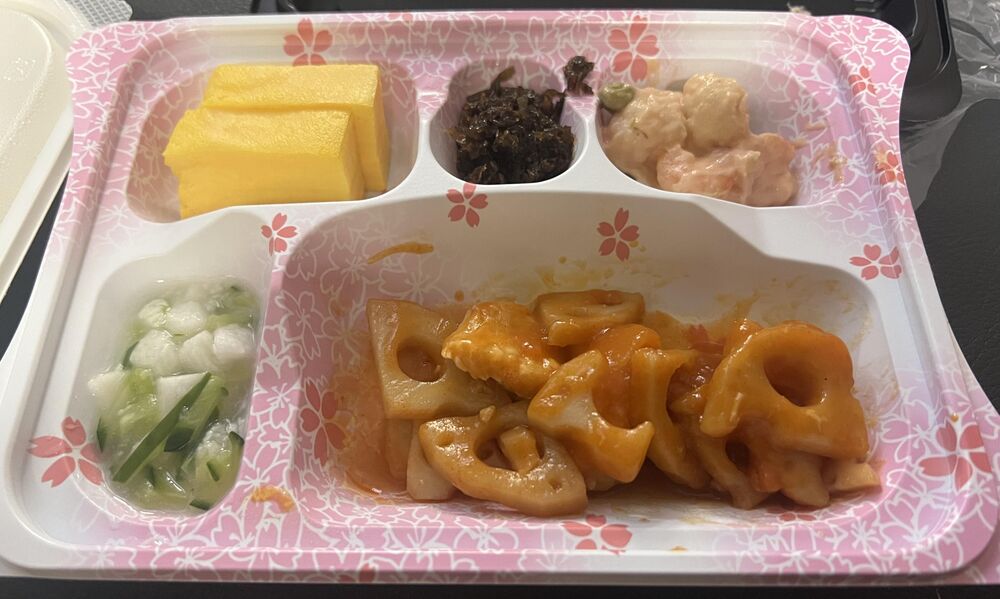 鶏肉と蓮根のチリソース、青森県産長芋と胡瓜の和え物 等の画像